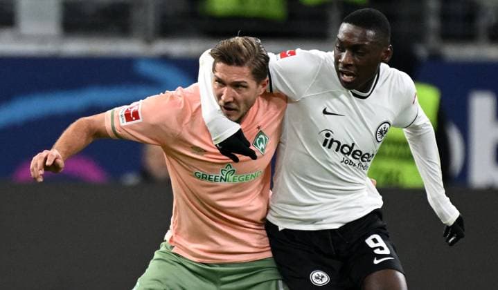 Sport Themen der Woche KW07 18.02.2023, xjhx, Fussball 1.Bundesliga, Eintracht Frankfurt - SV Werder Bremen emspor, v.l. Niklas Stark (SV Werder Bremen) Randal Kolo Muani of Eintracht Frankfurt Zweikampf, Aktion, action, battle for the ball (DFL DFB REGULATIONS PROHIBIT ANY USE OF PHOTOGRAPHS as IMAGE SEQUENCES and or QUASI-VIDEO) Frankfurt am Main *** 18 02 2023, xjhx, football 1 Bundesliga, Eintracht Frankfurt SV Werder Bremen emspor, v l Niklas Stark SV Werder Bremen Randal Kolo Muani of Eintracht Frankfurt Zweikampf, action, action, battle for the ball DFL DFB REGULATIONS PROHIBIT ANY USE OF PHOTOGRAPHS AS IMAGE SEQUENCES AND OR QUASI VIDEO Frankfurt am Main