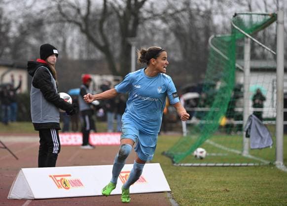 Fussball, Frauen, Regionalliga Nordost, Saison 2022 2023 (14. Spieltag), 1. FC Union Berlin - FC Viktoria 89, Vorlagen-Geberin Aylin Yaren (FC Viktoria 1889 Berlin), Jubel nach Tor zum 0:2, 18.02. 2023, Copyright: xMatthiasxKochx