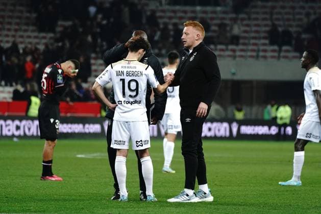 Will Still (entraineur de Stade de Reims) - Mitchell Van Bergen (Stade de Reims) FOOTBALL : OGC Nice vs Stade de Reims - Ligue 1 Ubereats - Nice - 18 02 2023 NorbertScanella Panoramic 