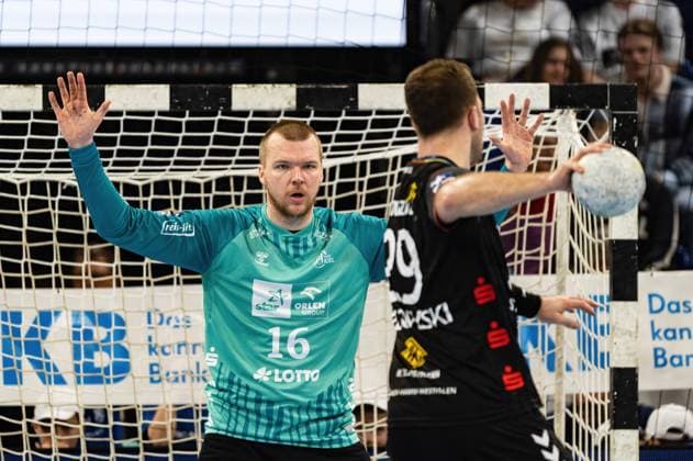 Tomas Mrkva (THW Kiel, 16) bei 7 Meter Marian Orlowski (ASV Hamm-Westfalen, 29) THW Kiel vs. ASV Hamm-Westfalen, Handball, Bundesliga, Spieltag 20, Saison 2022 2023, 18.02.2023 -Pressefoto Marcel von Fehrn THW Kiel vs. ASV Hamm-Westfalen, Handball, Bundesliga, Spieltag 20, Saison 2022 2023, 18.02.2023 Kiel Copyright: xEibner-Pressefoto MarcelxvonxFehrnx EP_EER