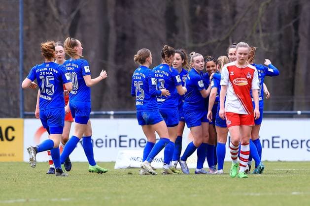 2. Frauen Bundesliga 2022-2023, 1. FC Köln U20 - FC Carl Zeiss Jena Torjubel. Nach dem 1:1 Ausgleich Köln RheinEnergie Sportpark, Kunstrasen Nordrhein-Westfalen Deutschland