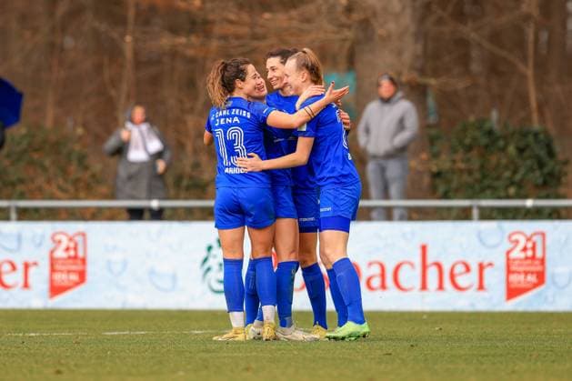 2. Frauen Bundesliga 2022-2023, 1. FC Köln U20 - FC Carl Zeiss Jena Torjubel nach dem 3:1 bei FC Carl Zeiss Jena Köln RheinEnergie Sportpark, Kunstrasen Nordrhein-Westfalen Deutschland