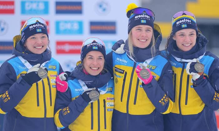 BIATHLON - IBU WC Oberhof OBERHOF,GERMANY,19.FEB.23 - BIATHLON - IBU World Championships 2023, 4x6 km relay, ladies, award ceremony. Image shows the rejoicing of Linn Persson, Anna Magnusson, Elvira Oeberg and Hanna Oeberg (SWE). Keywords: medal.  GEPAxpictures xThomasxBachun
