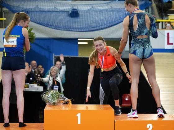 Sport Themen der Woche KW07 APELDOORN - Femke Bol with world record in the 400m during the second day of the Dutch indoor athletics championships. On the right Lieke Klaver who finished second. Third was Cathelijn PeetersANP OLAF KRAAK netherlands out - belgium out Apeldoorn xVIxxIVx 463140011 originalFilename: 0203085167st.jpg
