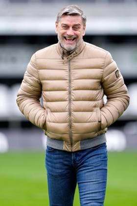 Oliver Kreuzer (Geschäftsführer KSC), Einzelbild, Einzelfoto, Aktion, Action, Freude, freuen, freut sich, freundlich, fröhlich, glücklich, strahlend, optimistisch, lacht, lachen, 19.02.2023, Sandhausen (Deutschland), Fussball, 2. Bundesliga, SV Sandhausen - Karlsruher SC, DFB DFL REGULATIONS PROHIBIT ANY USE OF PHOTOGRAPHS AS IMAGE SEQUENCES AND OR QUASI-VIDEO. *** Oliver Kreuzer Managing Director Sports, KSC , single image, single photo, action, joy, glad, happy, friendly, cheerful, happy, beaming, optimistic, laugh, laughing, 19 02 2023, Sandhausen Germany , Soccer, 2 Bundesliga, SV Sandhausen Karlsruher SC, DFB DFL REGULATIONS PROHIBIT ANY USE OF PHOTOGRAPHS AS IMAGE SEQUENCES AND OR QUASI VIDEO xozx