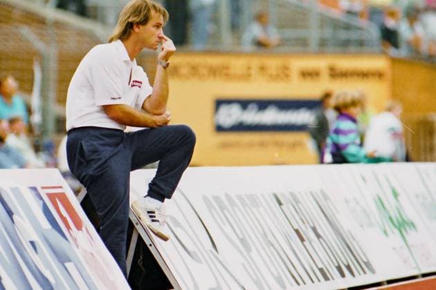 RECORD DATE NOT STATED Aus 2. BL. Saison 1991 92 Hannover 96 - Hertha BSC Berlin 2:2 am 15.09.1991. Im Foto: Han96 Trainer Michael Lorkowski *** From 2 BL season 1991 92 Hannover 96 Hertha BSC Berlin 2 2 on 15 09 1991 In photo Han96 coach Michael Lorkowski