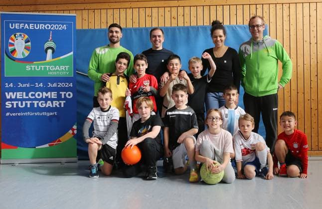 BAU 21.02.2023 Stuttgart-Untertürkheim Fußball Medientermin UEFO Euro 2024 mit Turnierdirektor Philipp Lahm und Botschafterin Celia Sasic, Gruppenfoto