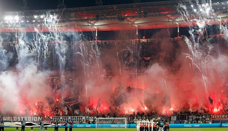 Sport Bilder des Tages Pyro, Pyrotechnik, Rauchtöpfe, Bengalos, Choreo, Choreographie, Fan, Fans der Frankfurter Fans, 21.02.2023, Fussball, Champions League, Achtelfinale, Eintracht Frankfurt - SSC Neapel, GER, Frankfurt am Main, Deutsche Bank Park. Copyright: HMBxMedia xHeikoxBecker