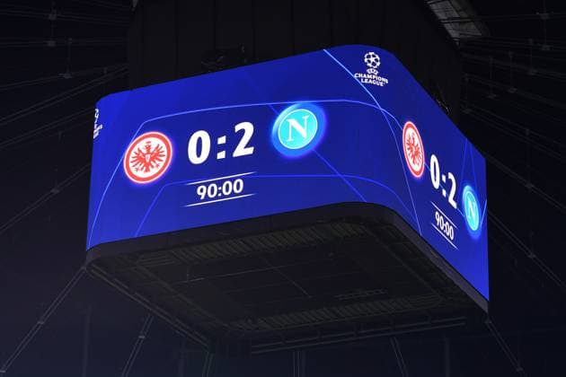 Sport Bilder des Tages Fußball Champions League Achtelfinale Eintracht Frankfurt - SSC Neapel am 21.02.2023 im Deutsche Bank Park in Frankfurt Endstand Anzeigetafel Videowand 0:2