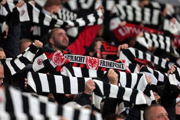 Sport Bilder des Tages 21.02.2023, xovx, Fußball UEFA Champions League, Eintracht Frankfurt - SSC Neapel Frankfurter Fans. (DFL DFB REGULATIONS PROHIBIT ANY USE OF PHOTOGRAPHS as IMAGE SEQUENCES and or QUASI-VIDEO) emspor Frankfurt