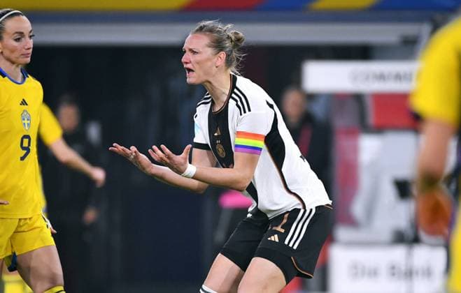 Fussball, Deutschland, Frauen Länderspiel, Schauinsland-Reisen-Arena Duisburg; Deutschland - Schweden 0:0; Alexandra Popp (GER). Aktion DFL DFB REGULATIONS PROHIBIT ANY USE OF PHOTOGRAPHS AS IMAGE SEQUENCES AND OR QUASI-VIDEO.