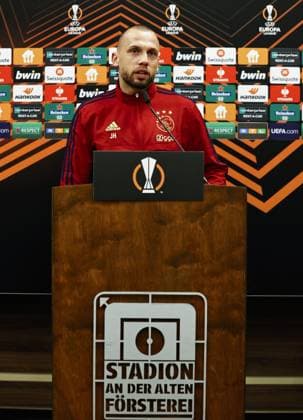 BERLIN - Ajax coach John Heitinga during the press conference, PK, Pressekonferenz ahead of the UEFA Europa League play-off match between FC Union Berlin and Ajax Amsterdam at Stadion An der Alten Försterei on February 22, 2023 in Berlin, Germany. ANP MAURICE VAN STONE UEFA Europa League Play-off MD-1 2022 2023 xVIxANPxSportx xxANPxIVx 463349300 originalFilename: 463349300.jpg
