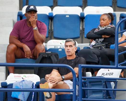 Coco Gauff Team in der Spielerloge, Trainer, coach Diego Moyano, dahinter Vater Corey und Mutter Candi Tennis - Dubai Tennis Championships 2023 - WTA, Tennis Damen - Dubai Duty Free Tennis Stadium - Dubai - - United Arab Emirates - 23 February 2023. Copyright: xJuergenxHasenkopfx