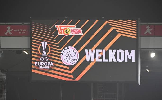 Fussball, Herren, Saison 2022 2023, Europa League, (Play-Offs zum Achtelfinale, Rückspiel), 1. FC Union Berlin - Ajax Amsterdam, via Anzeigetafel wird Ajax begrüßt, 23.02. 2022, Copyright: xMatthiasxKochx