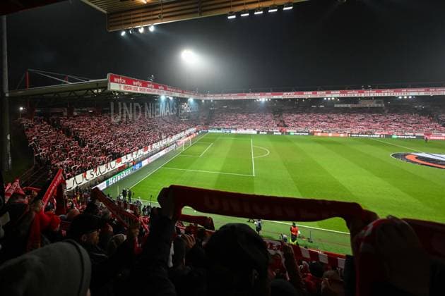 Fussball, Herren, Saison 2022 2023, Europa League, (Play-Offs zum Achtelfinale, Rückspiel), 1. FC Union Berlin - Ajax Amsterdam, Die Fans des 1. FC Union Berlin , 23.02. 2022, Copyright: xMatthiasxKochx