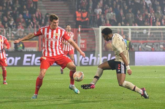 v.l. Kevin Behrens (1.FC Union Berlin, 17), Jurrien Timber (Ajax Amsterdam, 02), Zweikampf, Action, Kampf, GER, 1.FC Union Berlin vs AFC Ajax Amsterdam, UEFA Europa League , Rueckspiel, Saison - Spielzeit 2022 2023, 23.02.2023, DFL REGULATIONS PROHIBIT ANY USE OF PHOTOGRAPHS AS IMAGE SEQUENCES AND OR QUASI-VIDEO, GER, Berlin, 1.FC Union Berlin vs Ajax Amsterdam, UEFA Europa League , Rueckspiel, Spielzeit 2022 2023, 23.02.2023, fcuafc, afc, Berlin Copyright: xUwexKoch Eibner-Pressefotox EP_UKH