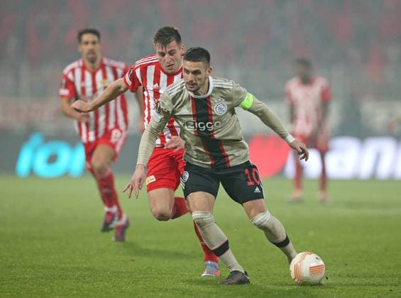 23.02.2023, Fussball UEFA Europa League 2022 2023, KO-Play-Off, 1. FC Union Berlin - Ajax Amsterdam, im Stadion An der Alten Försterei Berlin. (L-R) Robin Knoche (Union Berlin) gegen Dusan Tadic (Ajax Amsterdam)