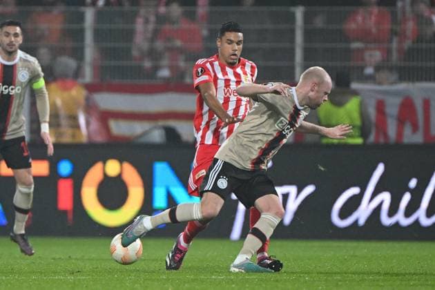 Fussball, Herren, Saison 2022 2023, Europa League, (Play-Offs zum Achtelfinale, Rückspiel), 1. FC Union Berlin - Ajax Amsterdam, v.l. Danilho Doekhi (1. FC Union Berlin) und Davy Klaassen (Ajax Amsterdam) im Zweikampf , 23.02. 2022, Copyright: xMatthiasxKochx
