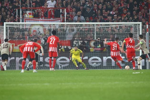 23.02.2023, xtgx, Fussball Europa League 1 8 Finale, 1. FC Union Berlin - Ajax Amsterdam emspor, v.l. Robin Knoche (Union Berlin, 31) trifft per Elfmeter zum 1:0 (DFL DFB REGULATIONS PROHIBIT ANY USE OF PHOTOGRAPHS as IMAGE SEQUENCES and or QUASI-VIDEO) Stadion an der Alten Foersterei