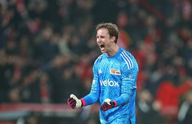 23.02.2023, Fussball UEFA Europa League 2022 2023, KO-Play-Off, 1. FC Union Berlin - Ajax Amsterdam, im Stadion An der Alten Försterei Berlin. Jubel Torwart Frederik Rönnow (Union Berlin) zum Tor zum 2:0