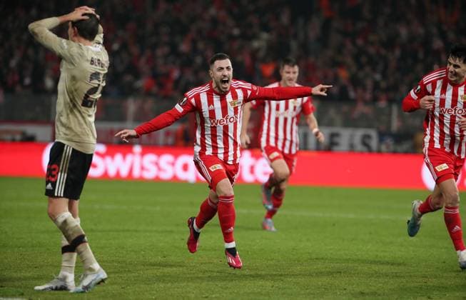 Josip Juranovic jubelnd nach 2:0, li. Steven Berghuis Freude Emotion Jubel Fußball Fussball UEL UEFA Europa League Herren Saison 2022 2023 23.02.2023 1.FC Union Berlin FCU vs. Ajax Amsterdam DFL regulations prohibit any use of photographs as image sequences and or quasi-video.