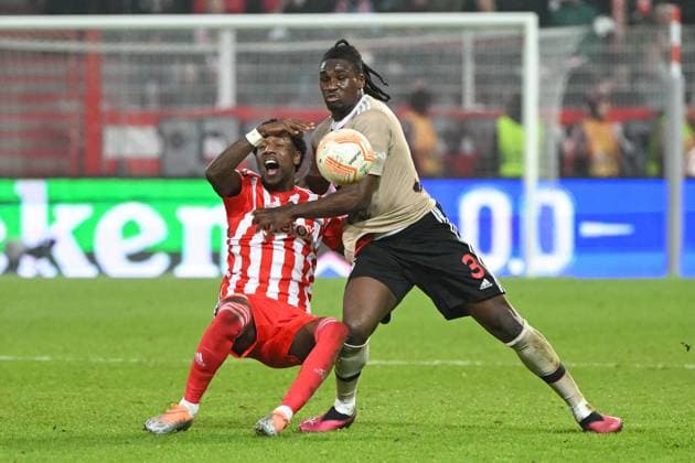Fussball, Herren, Saison 2022 2023, Europa League, (Play-Offs zum Achtelfinale, Rückspiel), 1. FC Union Berlin - Ajax Amsterdam, v.l. Sheraldo Becker (1. FC Union Berlin) und Calvin Bassey (Ajax Amsterdam) im Zweikampf , 23.02. 2022, Copyright: xMatthiasxKochx
