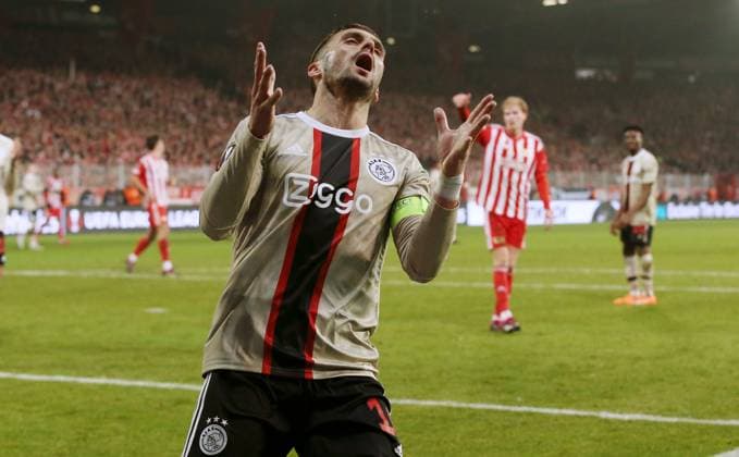 Kapitän Dusan Tadic enttäuscht nach vergebener Torchance Enttäuschung Fußball Fussball UEL UEFA Europa League Herren Saison 2022 2023 23.02.2023 1.FC Union Berlin FCU vs. Ajax Amsterdam DFL regulations prohibit any use of photographs as image sequences and or quasi-video.