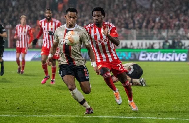 23.02.2023, GER, Fußball, Herren, UEFA, Fußball Europa League, Play-off, Saison 2022 2023, Rückspiel, 1. FC Union Berlin - Ajax Amsterdam Jurrien Timber (Ajax Amsterdam, li.) gegen Sheraldo Becker (1. FC union Berlin, re.) Berlin Stadion An der Alten Försterei Berlin Deutschland