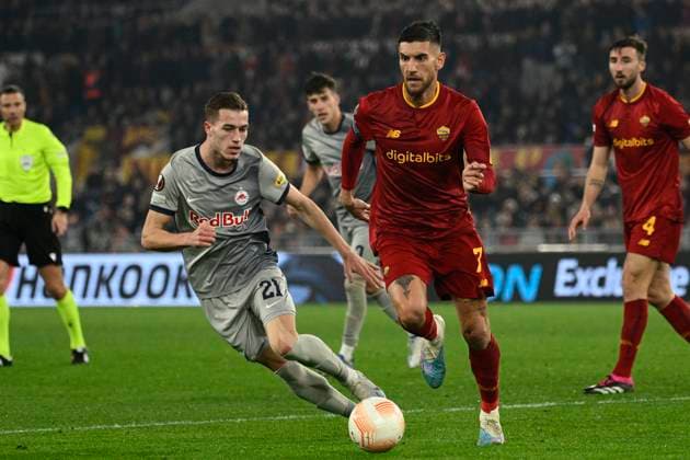 Foto Fabrizio Corradetti LaPresse 23 Febbraio 2023 - Roma, Italia - calcio - Roma vs Salisburgo - Uefa Europa League 2022 2023 - Stadio Olimpico. Nella foto: Lorenzo Pellegrini (AS Roma) Luka Sucic (FC Salzburg) Foto Fabrizio Corradetti LaPresse February 23, 2023 Rome, Italy - sport, soccer - Roma vs Salzburg - Uefa Europe League 2022 2023 - Olimpic Stadium. In the pic: Lorenzo Pellegrini (AS Roma) Luka Sucic (FC Salzburg)  Copyright: xFabrizioxCorradetti LaPressex