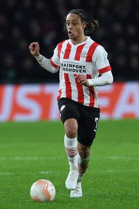 Fußball Europa League K.-o.-Runde-Play-off PSV Eindhoven - FC Sevilla am 23.02.2023 im Philips-Stadion in Eindhoven Xavi Simons ( Eindhoven )