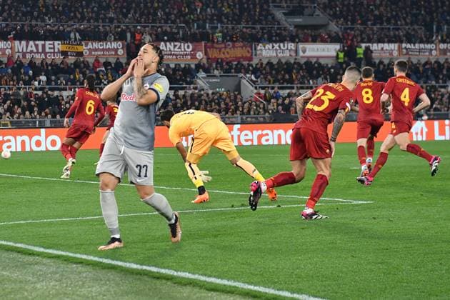 23rd February 2023, Stadio Olimpico, Rome, Italy; Europa League Football; Roma versus FC Red Bull Salzburg; Noah Okafor of FC Salzburg misses a scoring chance  ActionPlus12479557 AllShotLive