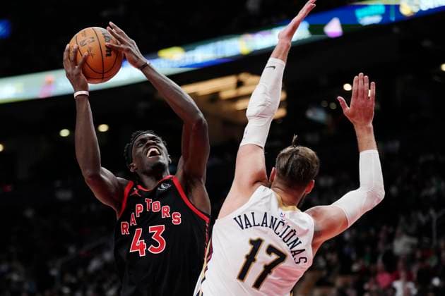 Sport Themen der Woche KW08 Sport Bilder des Tages February 23, 2023, Toronto, ON, Canada: Toronto Raptors forward Pascal Siakam (43) shoots over New Orleans Pelicans centre Jonas Valanciunas (17) during second half NBA, Basketball Herren, USA basketball action in Toronto on Thursday, February 23, 2023. Canada News - February 23, 2023  - ZUMAc35_ 20230223_zaf_c35_155 Copyright: xFrankxGunnx