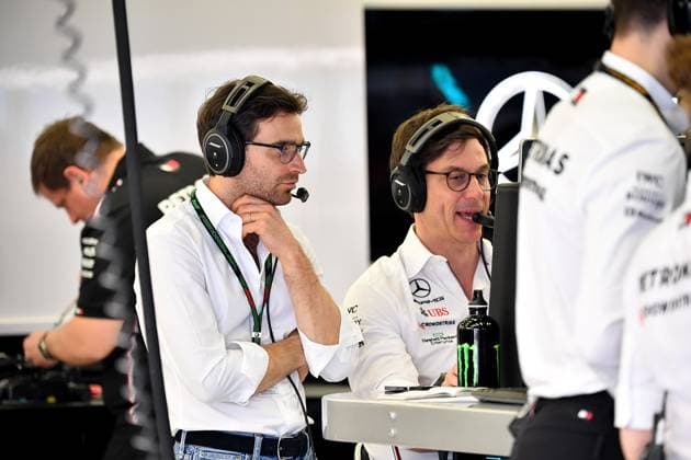 24.02.2023, Bahrain International Circuit, Sakhir, Formel 1 Testfahrten in Bahrain 2023 , im Bild Teamchef und Geschäftsführer Toto Wolff (Mercedes-AMG Petronas F1 Team), Rennfahrer Jerome d Ambrosio Sakhir Bahrain International Circuit Bahrain