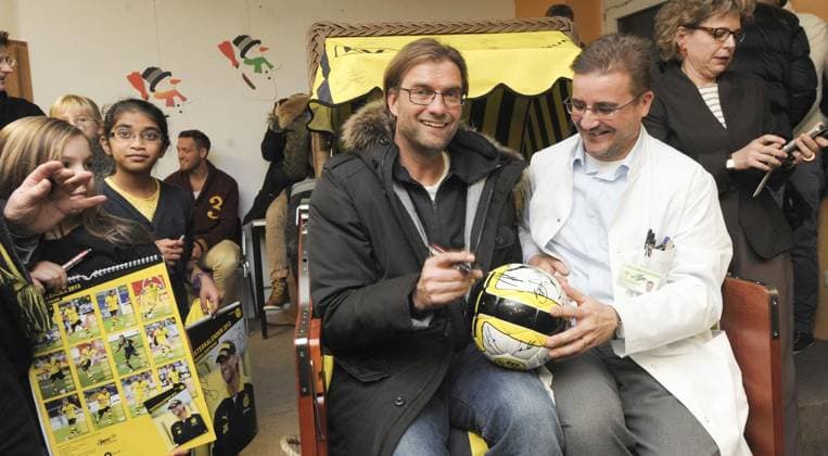 BVB Kinderklinik *** NUR FÜR REDAKTIONELLE ZWECKE *** EDITORIAL USE ONLY ***<p>Weihnachtsbesuch des BVB Borussia Dortmund am 10.12.2012 , wie jedes Jahr, in der Kinderklinik. Trainer Jürgen Klopp, Chefarzt Dr. Dominik Schneider. Deutschland Dortmund *** Borussia Children u0026 39;s Hospital *** only for editorial Purposes *** Editorial Use only *** P Christmas Visit the Borussia Borussia Dortmund at 10 12 2012 , Like each Year, in the Children u0026 39;s Hospital team manager Jürgen clop, Chief doctor Dr Dominic Schneider Germany Dortmund Copyright: docnrwhugopicture52829548 ,EDITORIAL USE ONLY