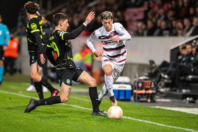 FC Midtjylland v Sporting CP, UEFA Europa League football, Herning, Denmark Herning, Denmark. 23rd, February 2023. Emam Ashour (10) of FC Midtjylland and Hector Bellerin (19) of Sporting CP seen during the UEFA Europa League match between FC Midtjylland and Sporting CP at MCH Arena in Herning. Herning Denmark  Copyright: xGonzalesxPhoto MortenxKjaerx