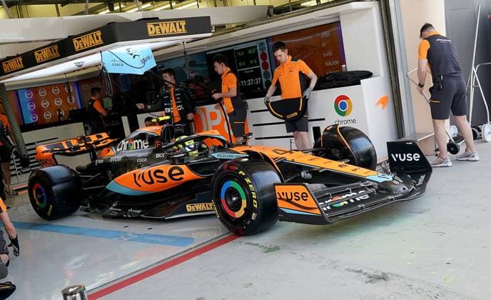 Formel 1 Testfahrten in Bahrain 2023 24.02.2023, Bahrain International Circuit, Sakhir, Formel 1 Testfahrten in Bahrain 2023 , im Bild Lando Norris (GBR), McLaren F1 Team.