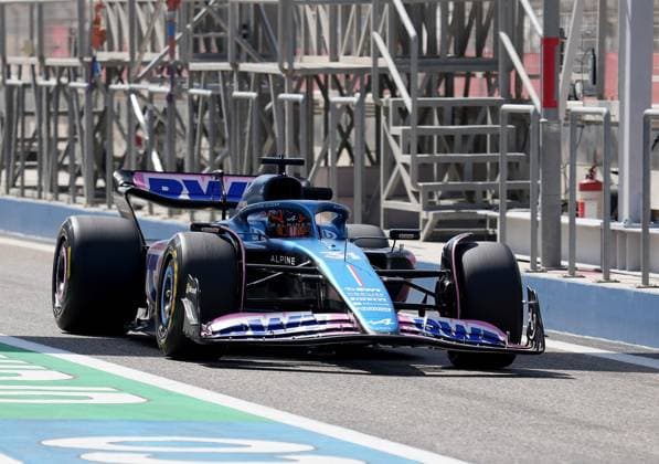 24.02.2023, Bahrain International Circuit, Sakhir, Formel 1 Testfahrten in Bahrain 2023 , im Bild Esteban Ocon (FRA), BWT Alpine F1 Team Sakhir Bahrain International Circuit Bahrain