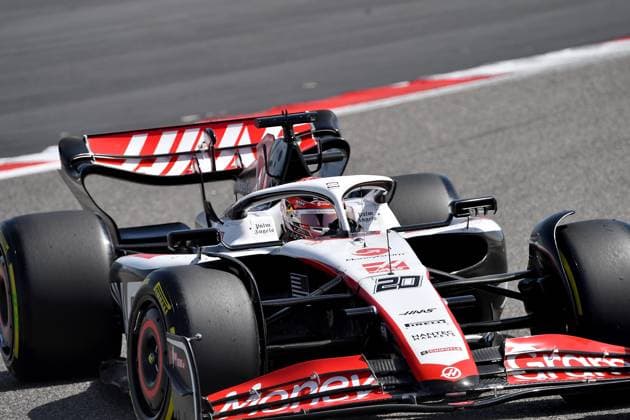 24.02.2023, Bahrain International Circuit, Sakhir, Formel 1 Testfahrten in Bahrain 2023 , im Bild Kevin Magnussen (DNK), Moneygram Haas F1 Team Sakhir Bahrain International Circuit Bahrain