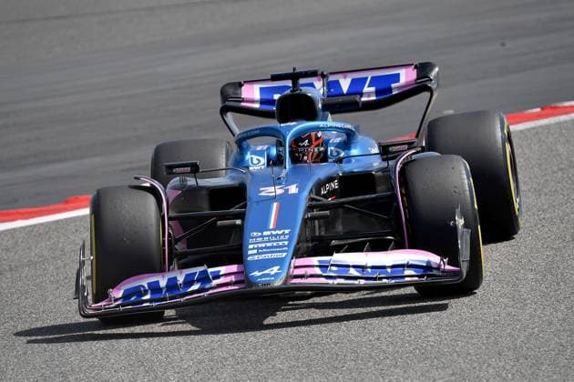 24.02.2023, Bahrain International Circuit, Sakhir, Formel 1 Testfahrten in Bahrain 2023 , im Bild Esteban Ocon (FRA), BWT Alpine F1 Team Sakhir Bahrain International Circuit Bahrain