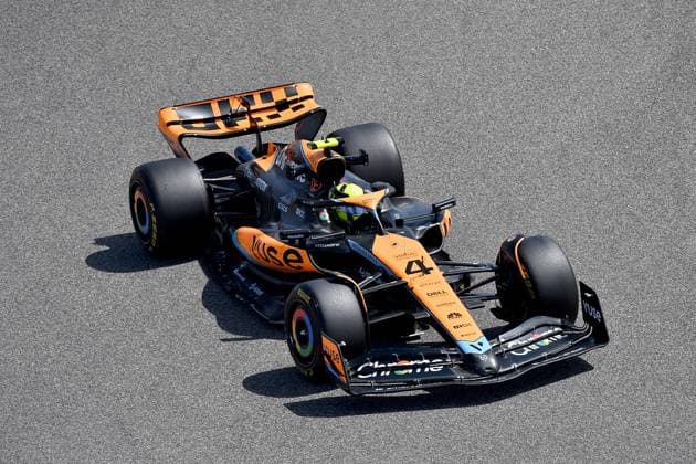 24.02.2023, Bahrain International Circuit, Sakhir, Formel 1 Testfahrten in Bahrain 2023 , im Bild Lando Norris (GBR), McLaren F1 Team Sakhir Bahrain International Circuit Bahrain