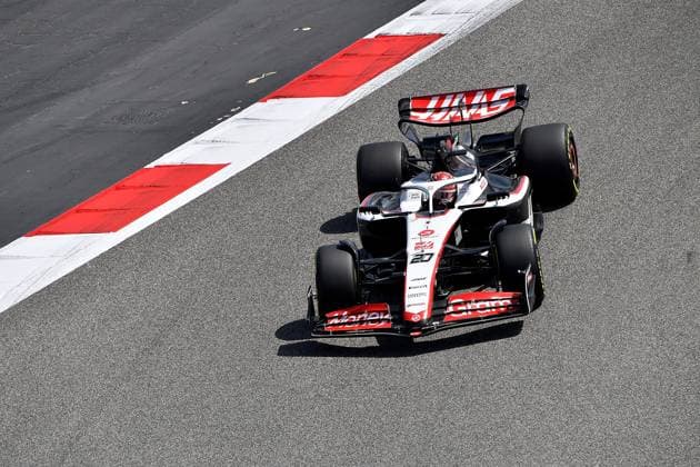 24.02.2023, Bahrain International Circuit, Sakhir, Formel 1 Testfahrten in Bahrain 2023 , im Bild Kevin Magnussen (DNK), Moneygram Haas F1 Team Sakhir Bahrain International Circuit Bahrain