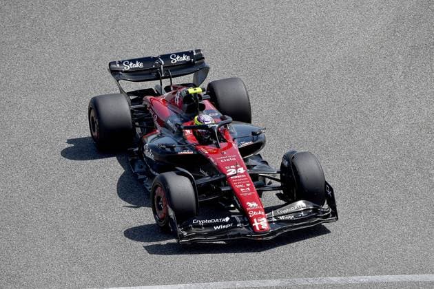 24.02.2023, Bahrain International Circuit, Sakhir, Formel 1 Testfahrten in Bahrain 2023 , im Bild Guanyu Zhou (CHN), Alfa Romeo F1 Team Stake Sakhir Bahrain International Circuit Bahrain