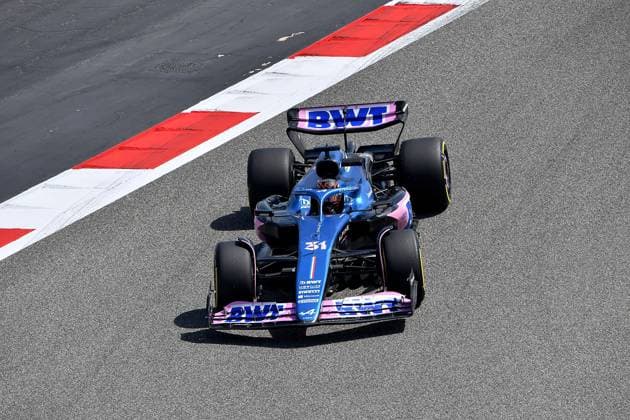 24.02.2023, Bahrain International Circuit, Sakhir, Formel 1 Testfahrten in Bahrain 2023 , im Bild Esteban Ocon (FRA), BWT Alpine F1 Team Sakhir Bahrain International Circuit Bahrain