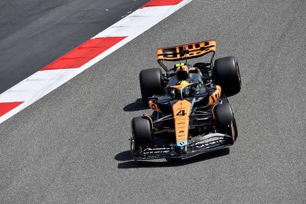 24.02.2023, Bahrain International Circuit, Sakhir, Formel 1 Testfahrten in Bahrain 2023 , im Bild Lando Norris (GBR), McLaren F1 Team Sakhir Bahrain International Circuit Bahrain