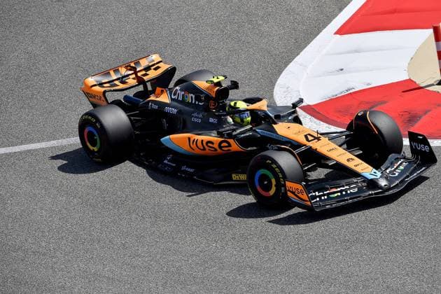 24.02.2023, Bahrain International Circuit, Sakhir, Formel 1 Testfahrten in Bahrain 2023 , im Bild Lando Norris (GBR), McLaren F1 Team Sakhir Bahrain International Circuit Bahrain