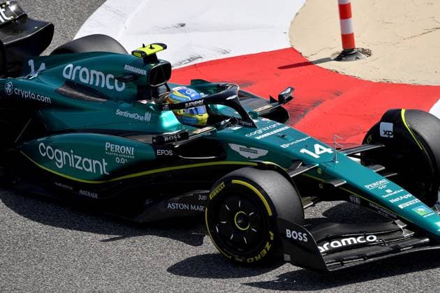 24.02.2023, Bahrain International Circuit, Sakhir, Formel 1 Testfahrten in Bahrain 2023 , im Bild Fernando Alonso (ESP), Aston Martin Aramco Cognizant Formula One Team Sakhir Bahrain International Circuit Bahrain