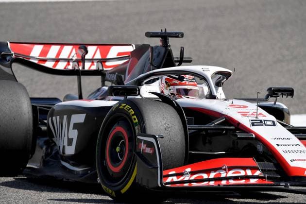 24.02.2023, Bahrain International Circuit, Sakhir, Formel 1 Testfahrten in Bahrain 2023 , im Bild Kevin Magnussen (DNK), Moneygram Haas F1 Team Sakhir Bahrain International Circuit Bahrain