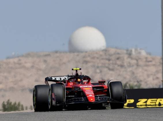 24.02.2023, Bahrain International Circuit, Sakhir, Formel 1 Testfahrten in Bahrain 2023 , im Bild Carlos Sainz Jr. (ESP), Scuderia Ferrari Sakhir Bahrain International Circuit Bahrain