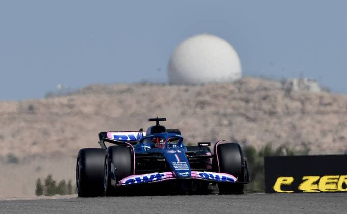 24.02.2023, Bahrain International Circuit, Sakhir, Formel 1 Testfahrten in Bahrain 2023 , im Bild Esteban Ocon (FRA), BWT Alpine F1 Team Sakhir Bahrain International Circuit Bahrain