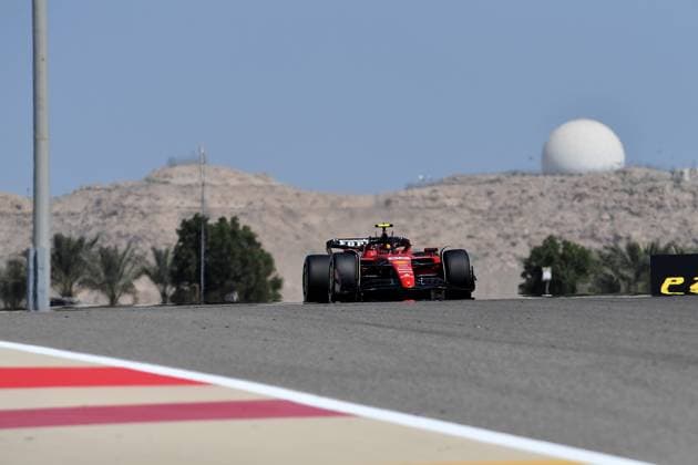 24.02.2023, Bahrain International Circuit, Sakhir, Formel 1 Testfahrten in Bahrain 2023 , im Bild Carlos Sainz Jr. (ESP), Scuderia Ferrari Sakhir Bahrain International Circuit Bahrain